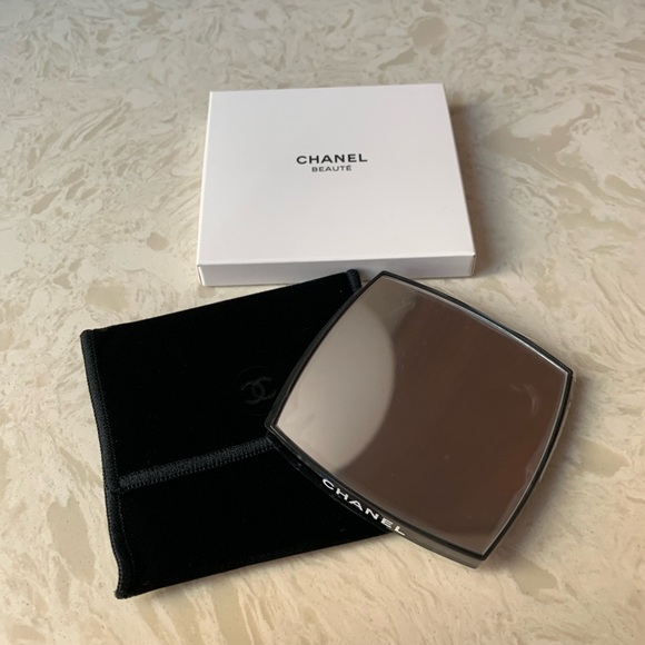 CHANEL Sleek Black Compact Mirror - Picture 1 of 3